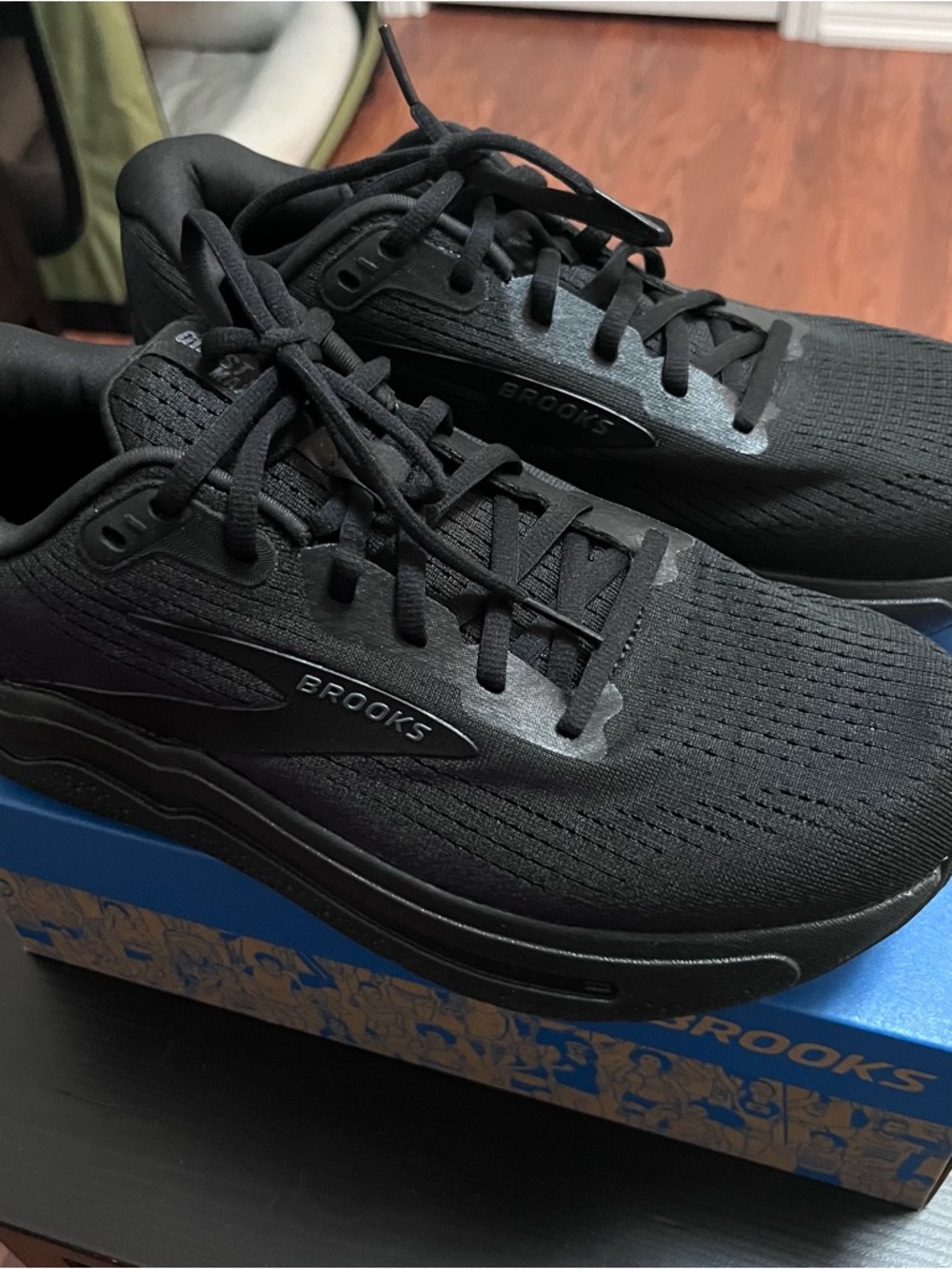Brooks Men’s Ghost Max 2 Size 8